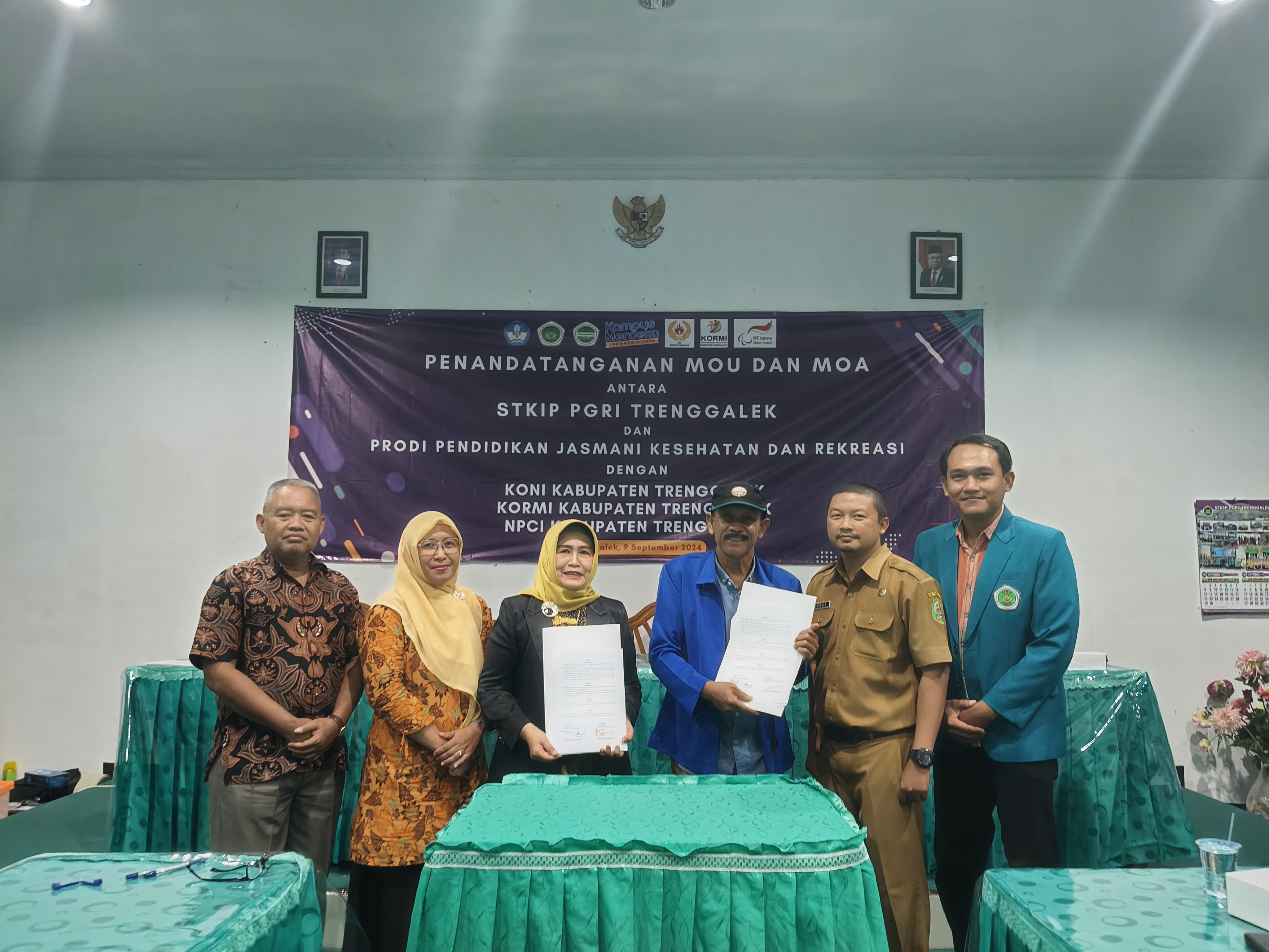 PENANDATANGANAN MoU - MoA  STKIP PGRI TRENGGALEK DAN PRODI PENJASKESREK DENGAN KONI, KORMI, DAN NPCI