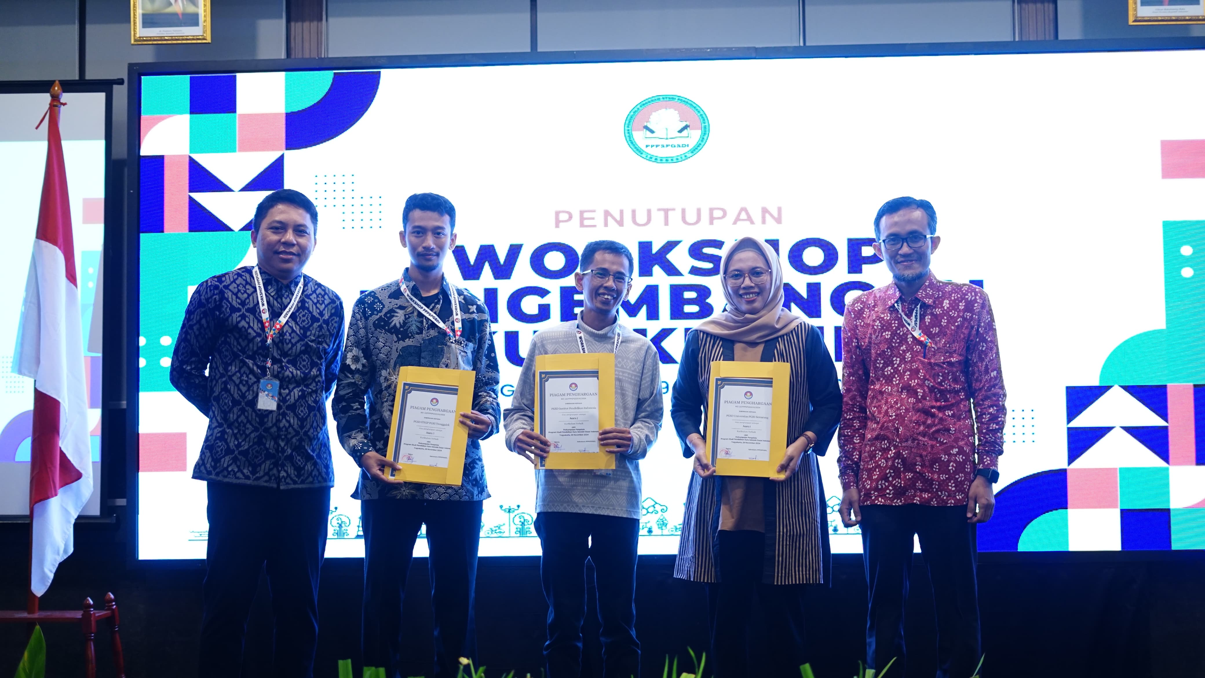  Program Studi Pendidikan Guru Sekolah Dasar Memperoleh Penghargaan Kategori Kurikum Terbaik 