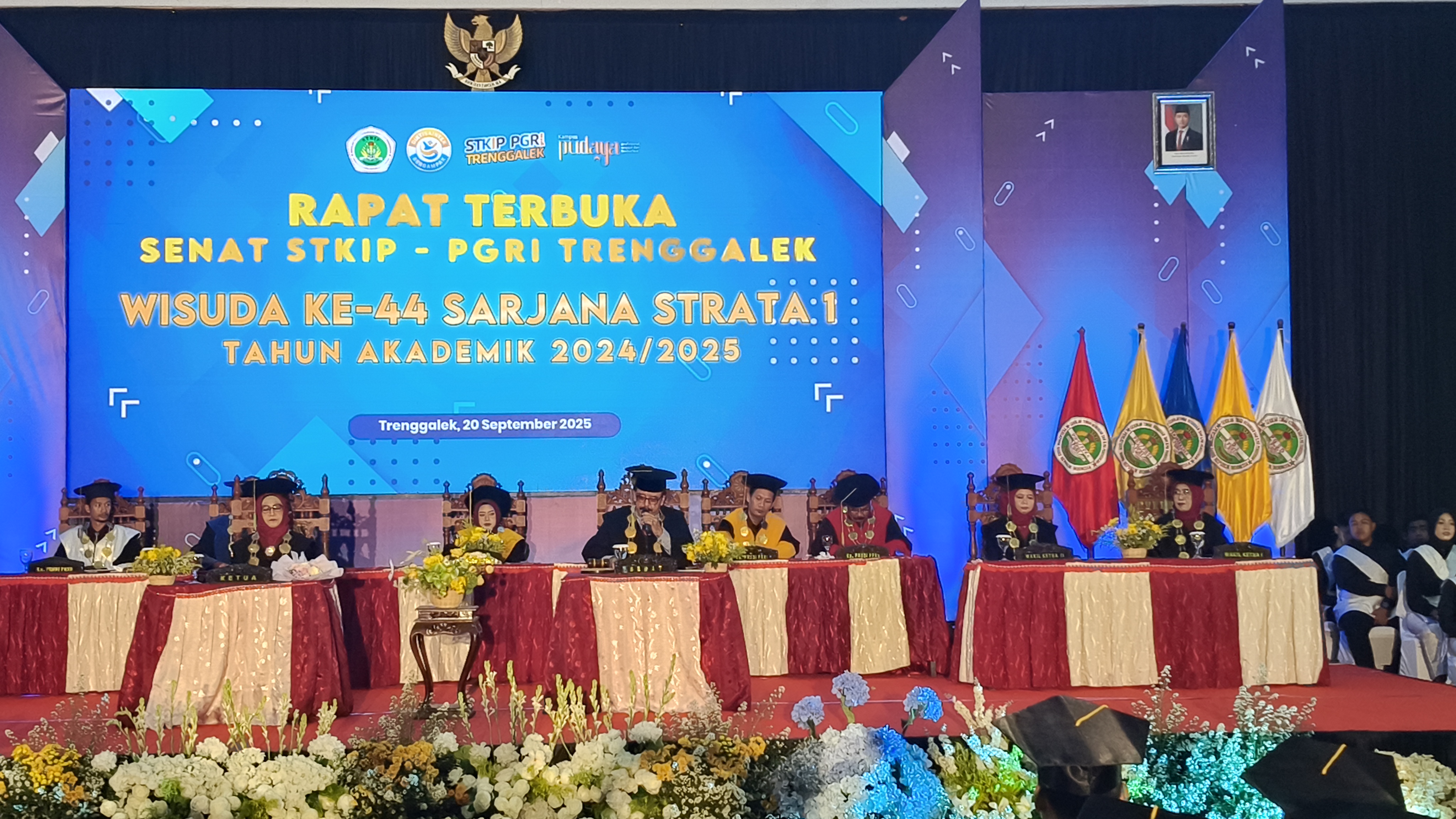 STKIP PGRI Trenggalek Kukuhkan 166 Sarjana Baru pada Wisuda ke-44
