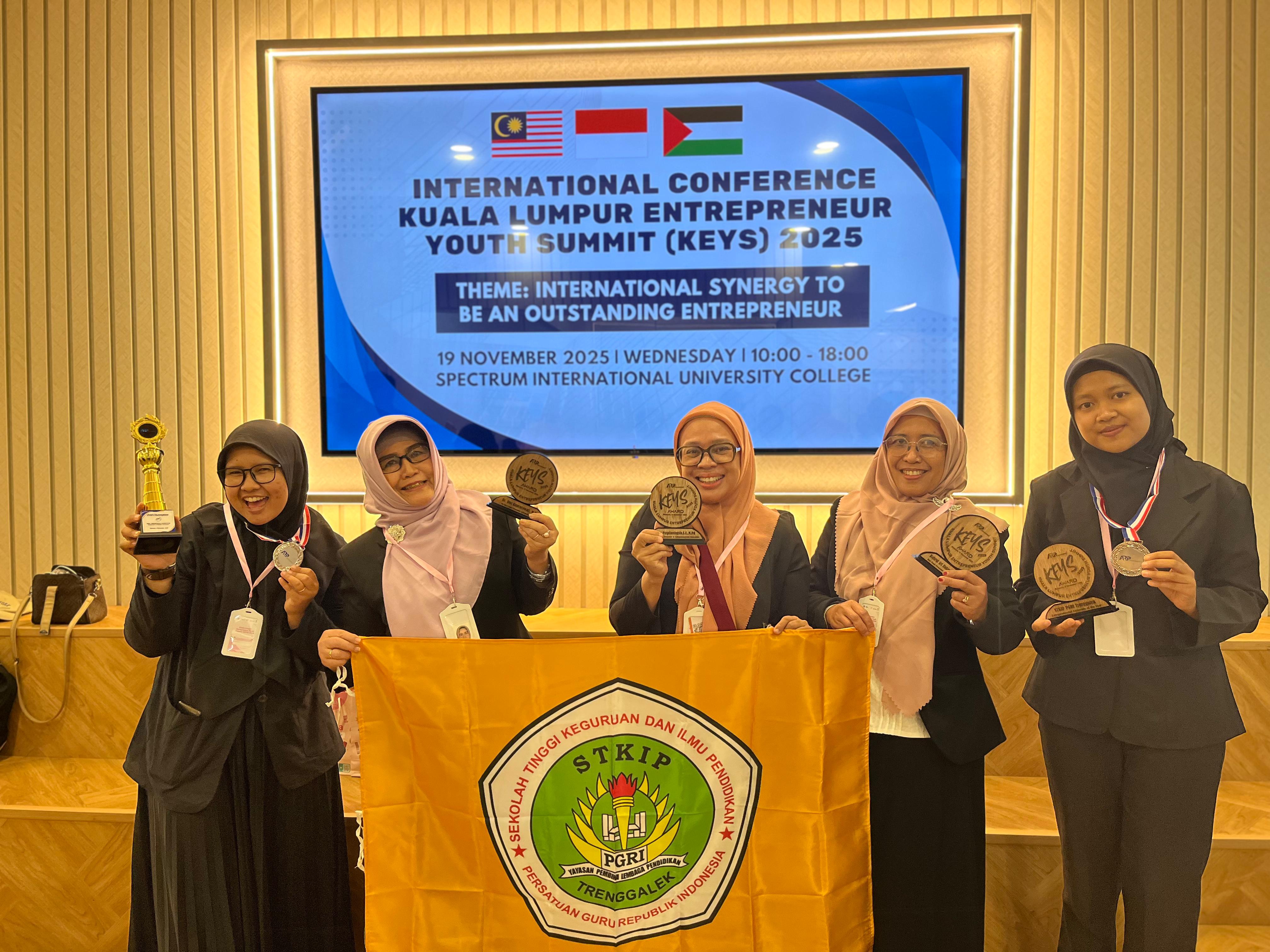 Prestasi Membanggakan di Kancah Internasional: Kampus Raih Penghargaan pada KEYS 2025 Kuala Lumpur